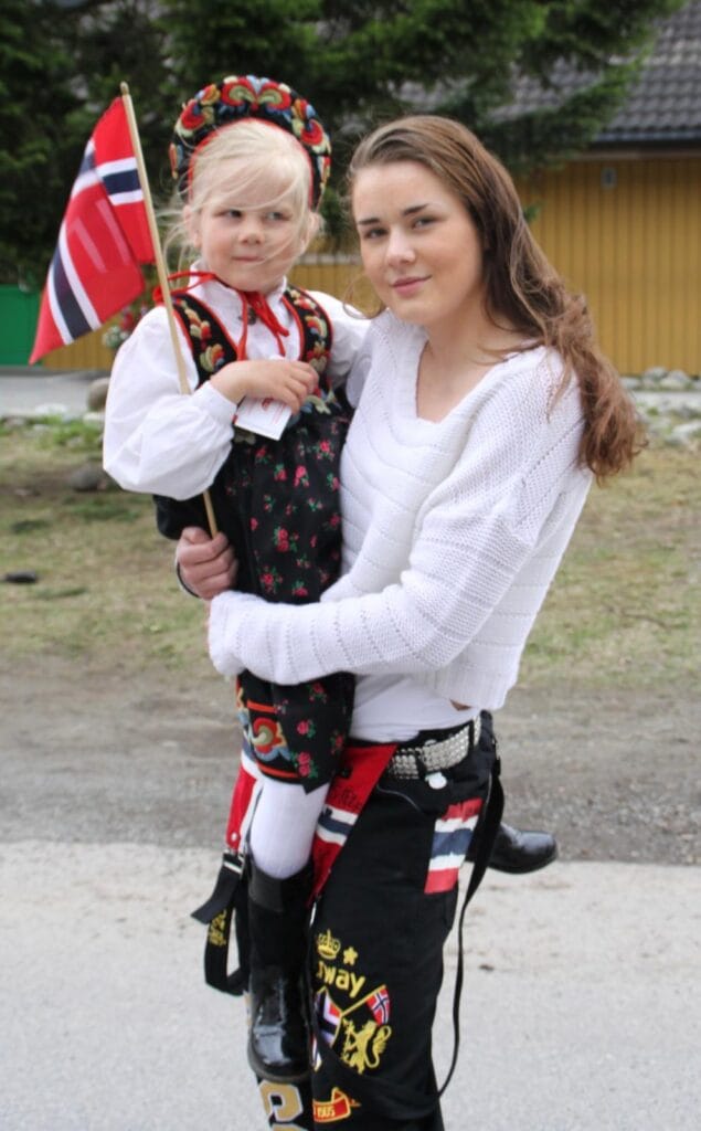 Lina Jacqueline Bryant som närvarande storasyster “ia”, även när hon var russ efter gymnasiet på Service och samferdsel 2013.