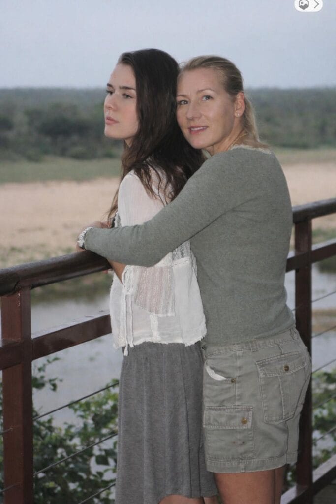 Lina Jacqueline Bryant, min «pus», och Camilla på semester med familjen i Sydafrika, på safari i Krugerparken 2014.